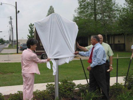 Marker before the unveiling